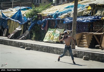 درگیری نمازگزاران و پلیس - کشمیر