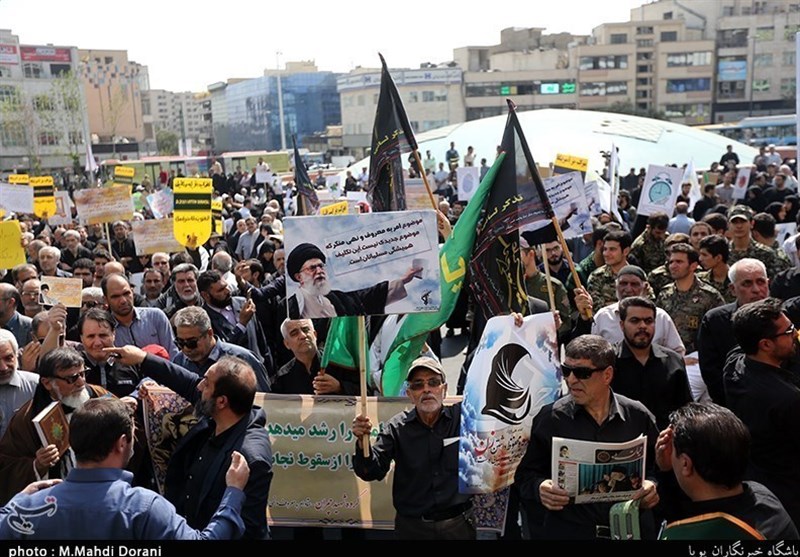 مردم کاشان علیه سخنان ضد ایرانی رئیس جمهور آمریکا راهپیمایی کردند