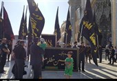 پرچم عزای امام حسین (ع) در استان بوشهر به اهتزاز درآمد