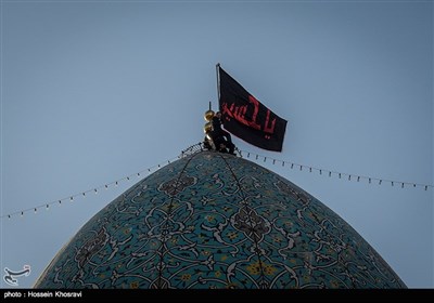 آئین سیاه‌پوش کردن و تعویض پرچم حرم مطهر شاهچراغ - شیراز