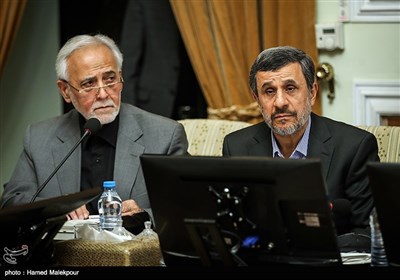 محمود احمدی نژاد و پرویز داوودی در جلسه مجمع تشخیص مصلحت نظام