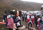 انتقال 32 مصدوم واژگونی اتوبوس در حیران به مراکز درمانی استان اردبیل/ حال 6 نفر نسبتاً وخیم