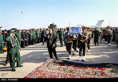 ورود پیکر شهید حججی به فرودگاه اصفهان