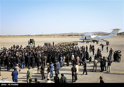 ورود پیکر شهید حججی به فرودگاه اصفهان