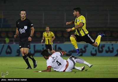 دیدار تیم‌های فوتبال پارس جنوبی جم و پدیده مشهد