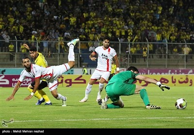 دیدار تیم‌های فوتبال پارس جنوبی جم و پدیده مشهد