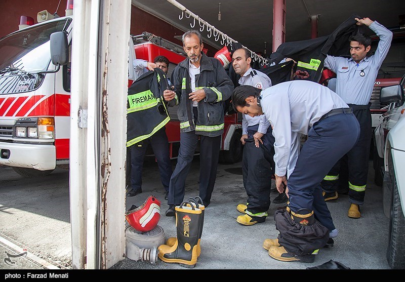 نجات 50 نفر از میان دود و آتش ساختمان مسکونی در شهرری