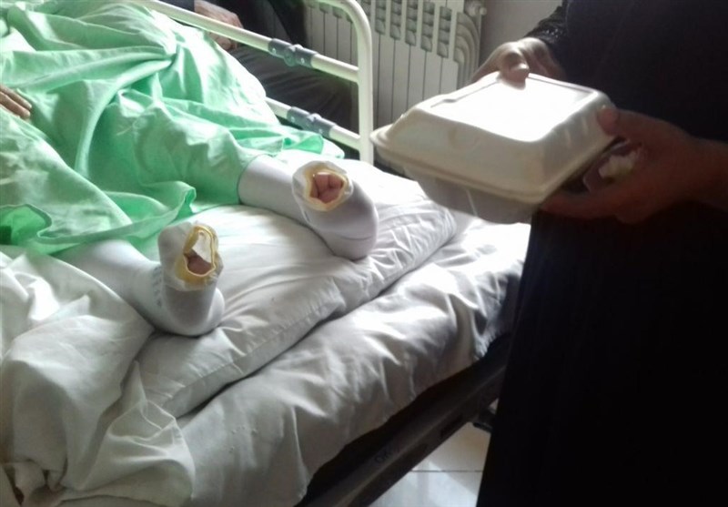 اطعام همراهان بیماران مراکز درمانی توسط خادمان حسینی در رشت + تصاویر و فیلم