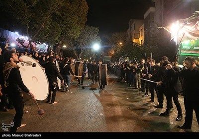 عزاداری شاه حسین گویان در شب عاشورا - تهران