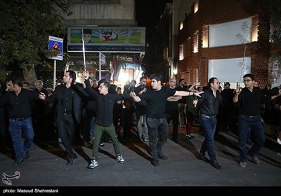 عزاداری شاه حسین گویان در شب عاشورا - تهران