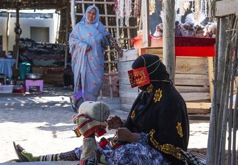 در بازارهای سنتی و قدیمی هرمزگان زنان فروشنده اغلب 