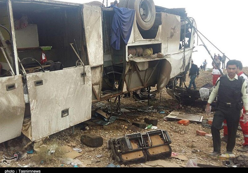 اتوبوس مسافربری در محور حاجی‌آباد ـ آرادان ‌واژگون شد