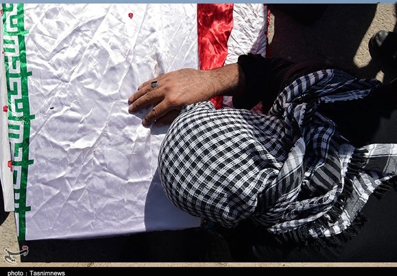 خانواده شهید باجی 119 شهید تازه تفحص شده را زیارت کردند + عکس