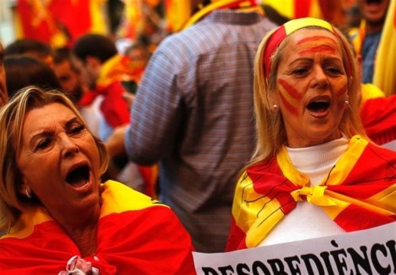 تظاهرات هزاران بارسلونایی علیه جدایی کاتالونیا