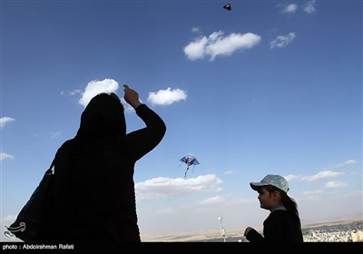 مسابقه پرواز بادبادک‌ها در همدان