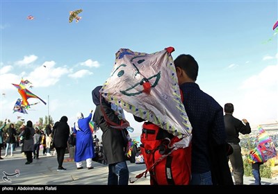 مسابقه پرواز بادبادک‌ها در همدان