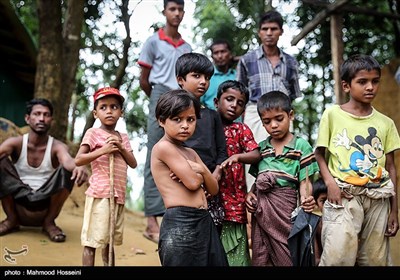 Myanmar Muslim Refugees Waiting for Aid in Distress