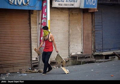 Police, Protesters Clash in Kashmir