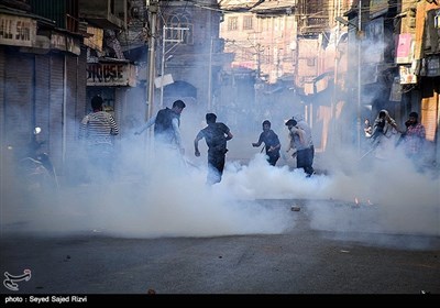 Police, Protesters Clash in Kashmir