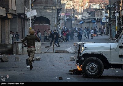 کشمیریوں اور بھارتی فورسز کے درمیان جھڑپیں