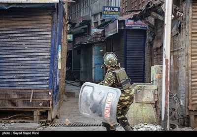 کشمیریوں اور بھارتی فورسز کے درمیان جھڑپیں