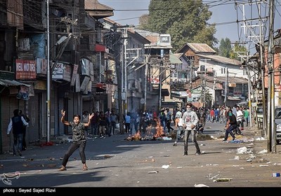 کشمیریوں اور بھارتی فورسز کے درمیان جھڑپیں