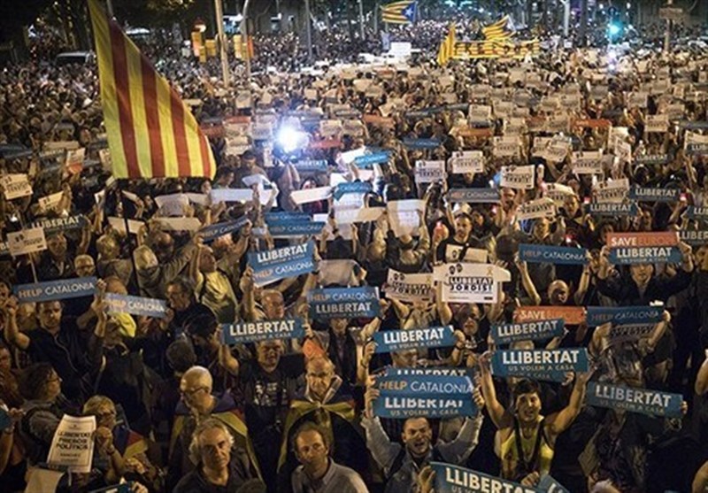 Up to 200,000 Rally against Catalan Leaders&apos; Detention in Barcelona