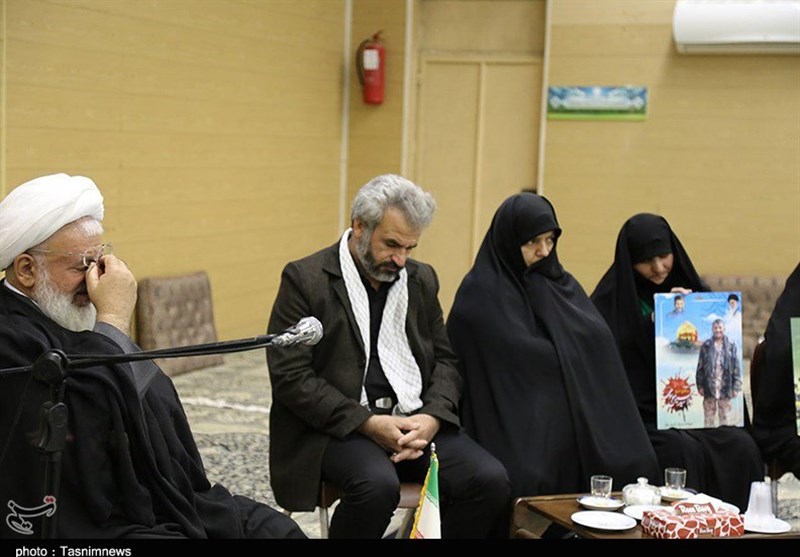قم| مراسم تقدیر از خانواده شهید حججی برگزار شد