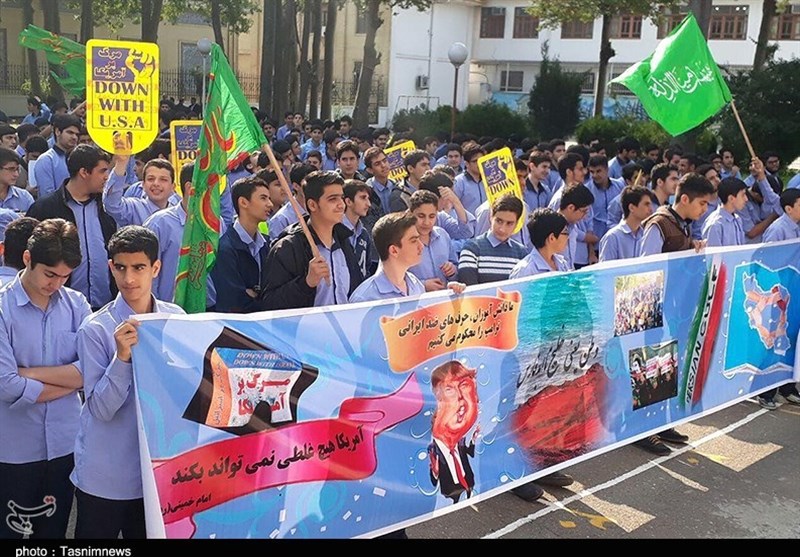 تجمع دانش آموزان گیلانی
