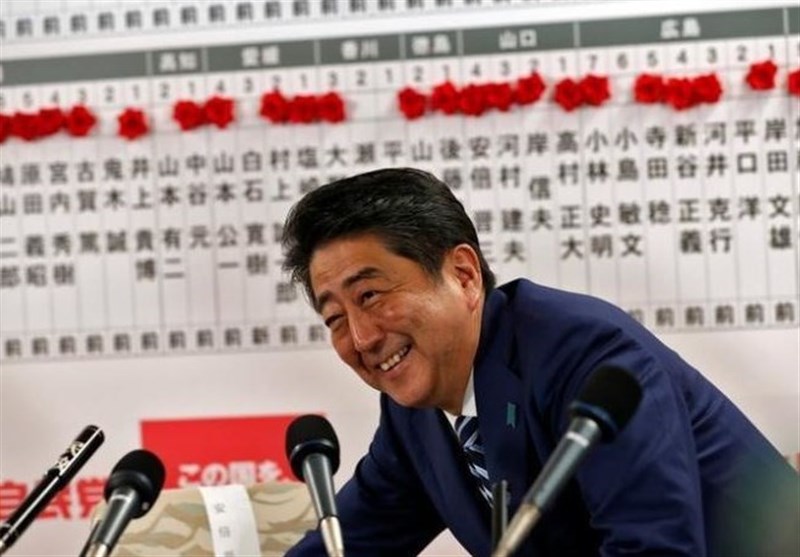 Japan PM Abe&apos;s Support Rate Falls to 39 Percent amid Scandal Doubts