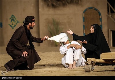 نمایش در قاب ماه