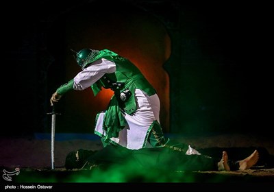 نمایش در قاب ماه