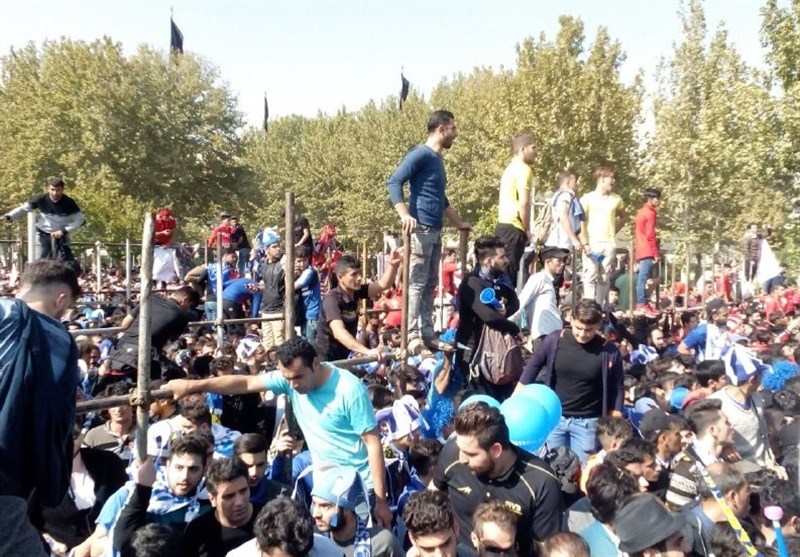 نابسامانی در اطراف ورزشگاه امام رضا(ع) ادامه دارد؛ انصراف رئیس شورای شهر مشهد از حضور در ورزشگاه