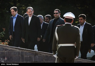 ورود اسحاق جهانگیری معاون اول رئیس جمهور به مراسم استقبال رسمی از نخست وزیر عراق