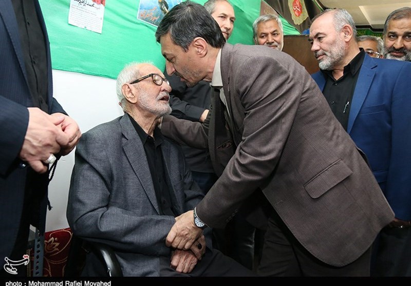 دیدار رئیس کمیته امداد با خانواده شهید مدافع حرم&quot;نبی‌لو&quot; به روایت تصویر