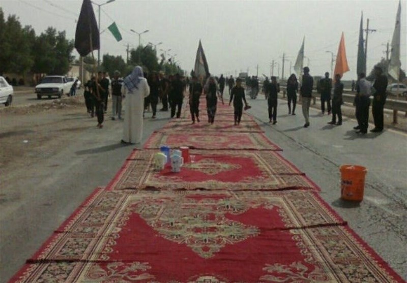 عشایر عرب خوزستان بزرگترین فرش قرمز جهان را برای زائران اربعین پهن کردند + فیلم