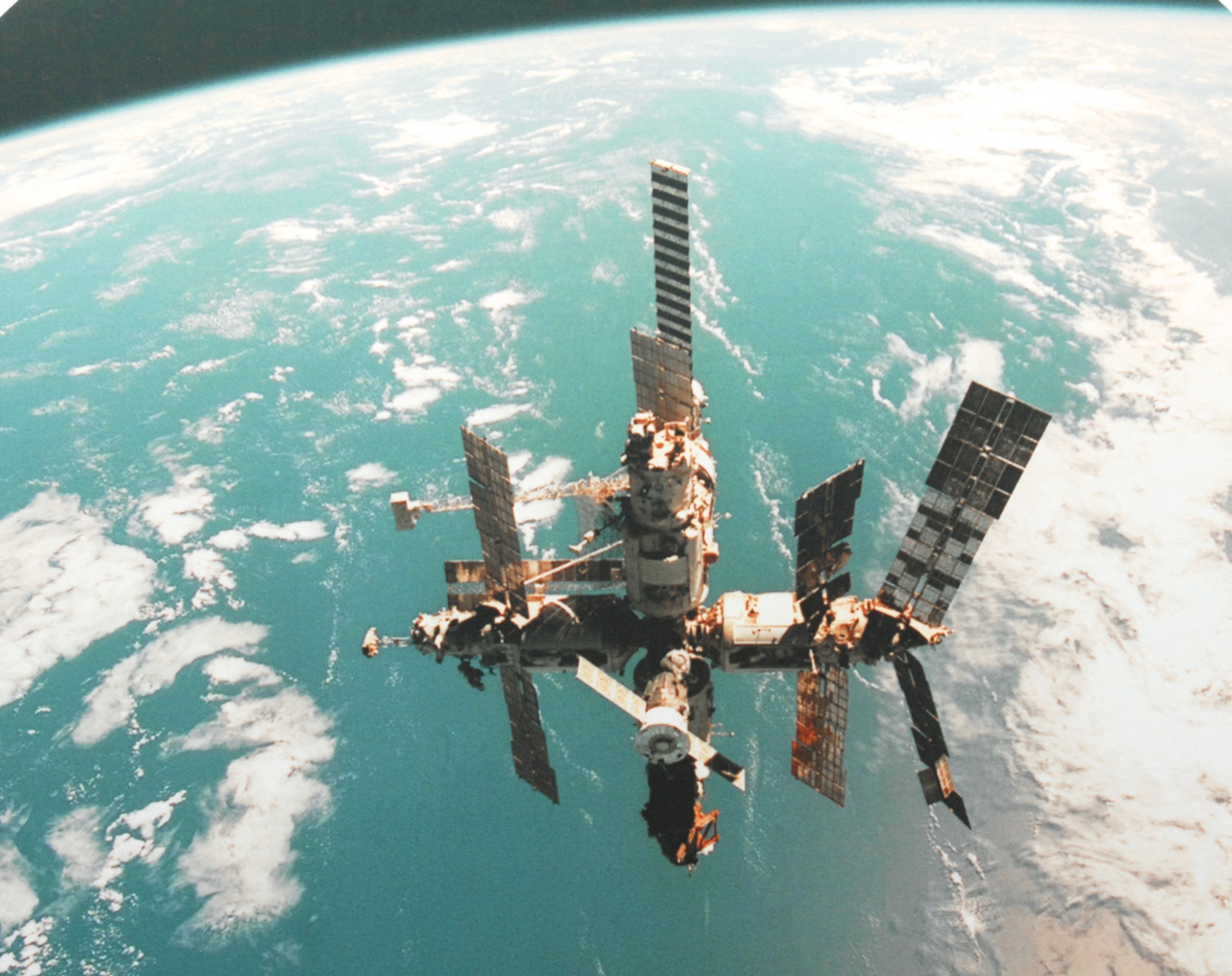Video mir. Орбитальная научная станция мир. Орбитальная станция мир 2001. Мир-2 орбитальная станция. МКС СССР.
