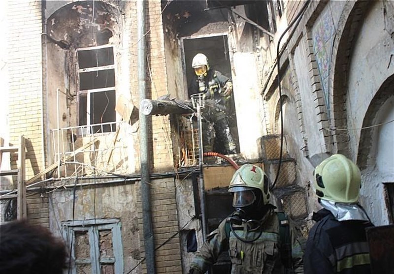 سوختگی 2 کارگر بر اثر آتش‌سوزی کارگاه تولید کیف + تصاویر