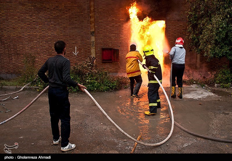 آتش‌سوزی در کارخانه فشفشه‌‌سازی بروجن/ یک نفر کشته و 8 نفر مصدوم شدند