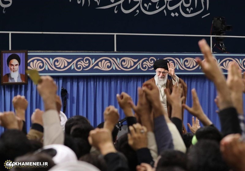 دیدار دانش‌آموزان و دانشجویان در آستانه 13 آبان با امام خامنه‌ای