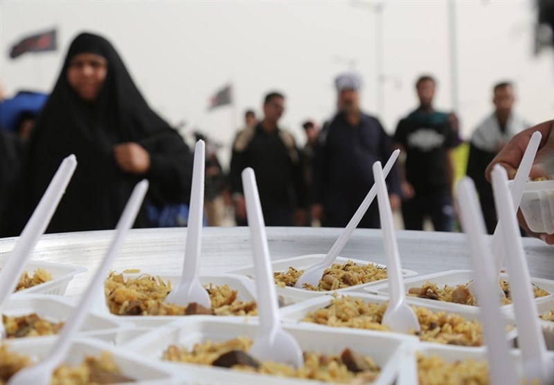 ظرفیت توزیع روزانه 20 هزار پرس غذا در موکب مسجد مقدس جمکران