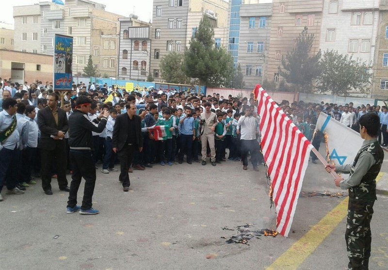 مراسم یوم‌اللّه 13 آبان در شهرستان‌های استان تهران به روایت تصویر