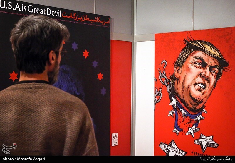 افتتاحیه ی نمایشگاه پوستر سقوط شیطان بزرگ