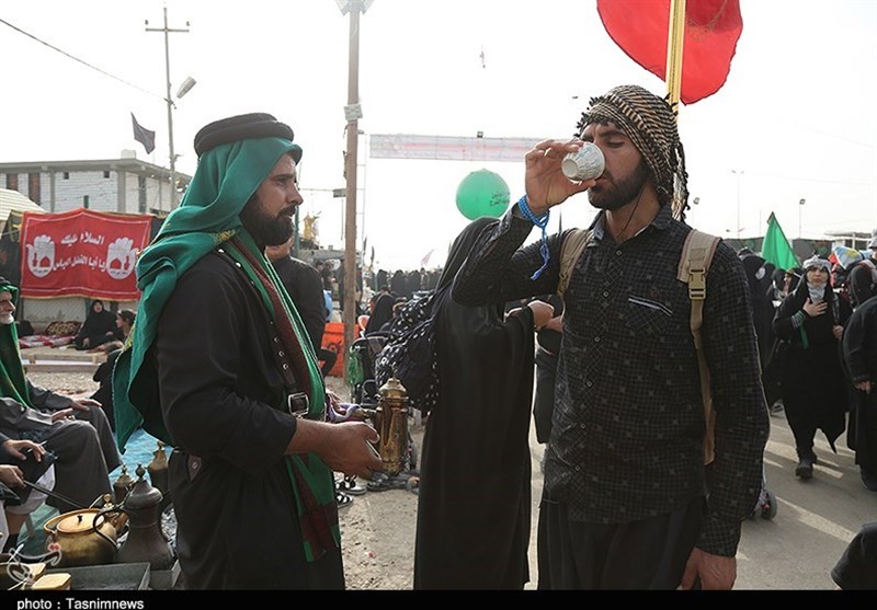 حضور خادمان دانشگاه آزاد در سه موکب مسیر نجف به کربلا