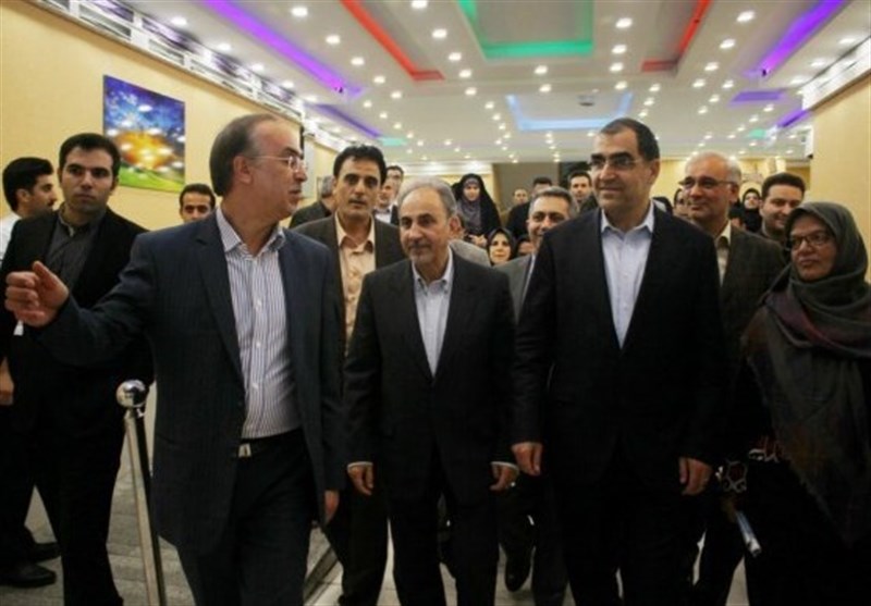 بازدید شهردار تهران و وزیر بهداشت از مرکز بهداشتی درمانی منطقه 5