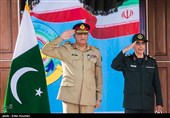 دیدار فرمانده ارتش پاکستان با سرلشکر باقری