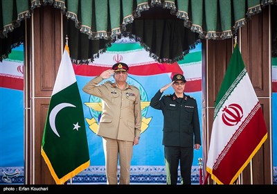 Pakistan’s Top General Makes Iran Visit