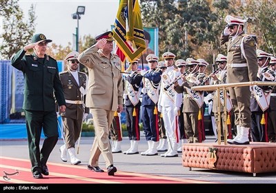 پاک آرمی چیف کا ایران کے اعلیٰ عسکری حکام کی جانب سے والہانہ استقبال