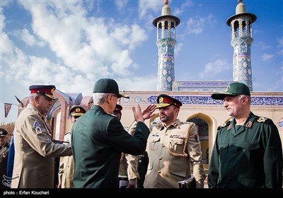 پاک آرمی چیف کا ایران کے اعلیٰ عسکری حکام کی جانب سے والہانہ استقبال