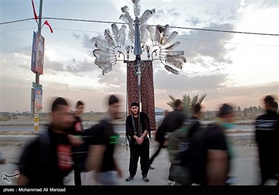 پیاده روی زائران اربعین حسینی از نجف تا کربلا